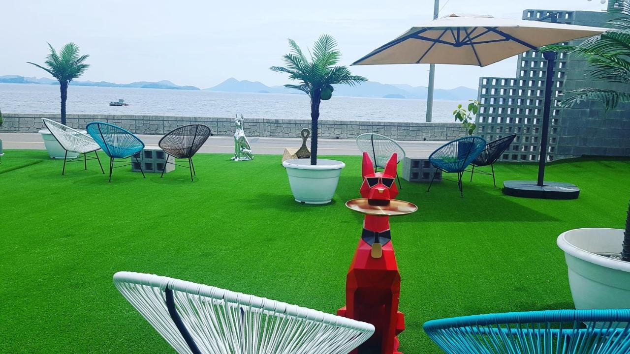 Gold Beach Resort Yeosu Exteriör bild