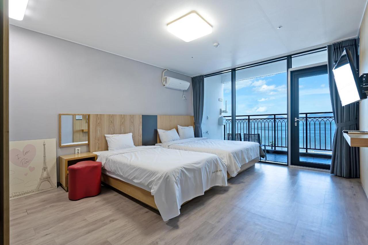 Gold Beach Resort Yeosu Exteriör bild