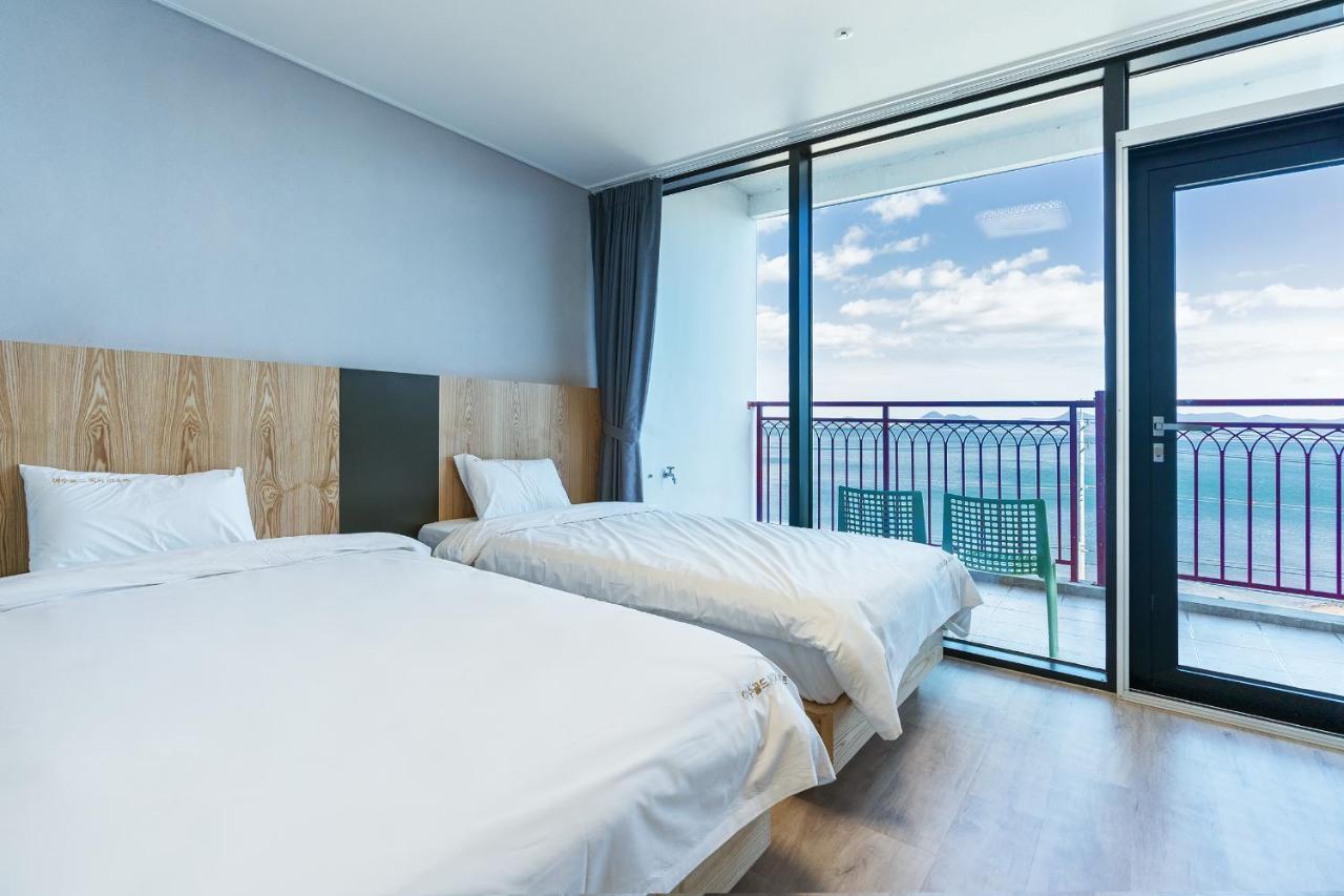 Gold Beach Resort Yeosu Exteriör bild