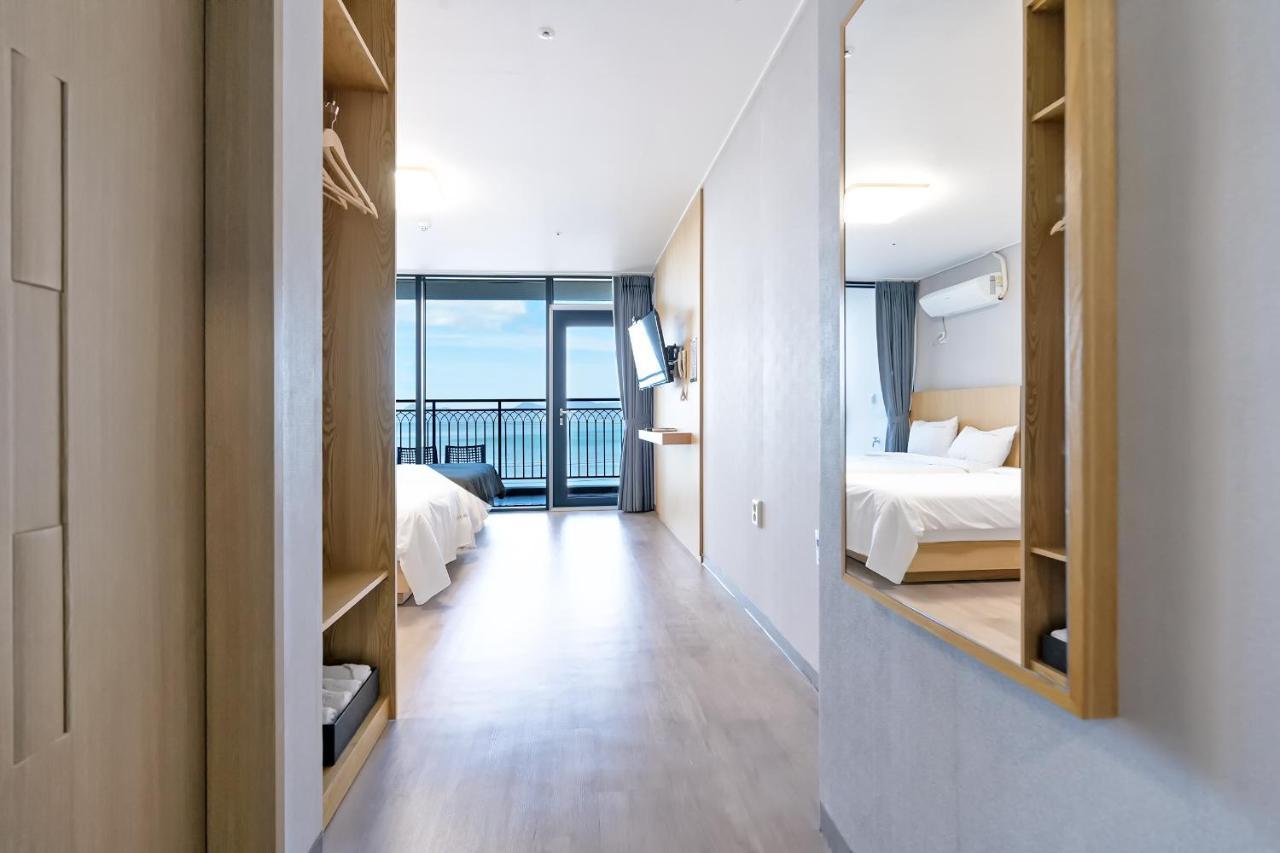 Gold Beach Resort Yeosu Exteriör bild