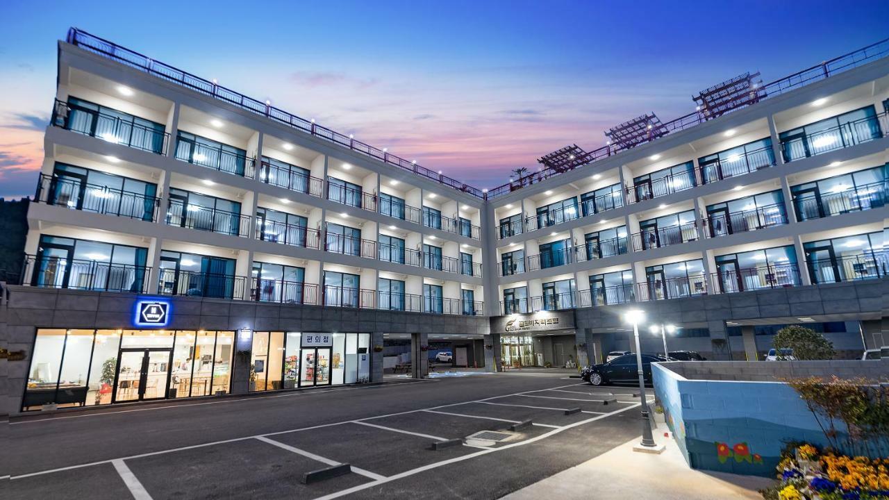Gold Beach Resort Yeosu Exteriör bild