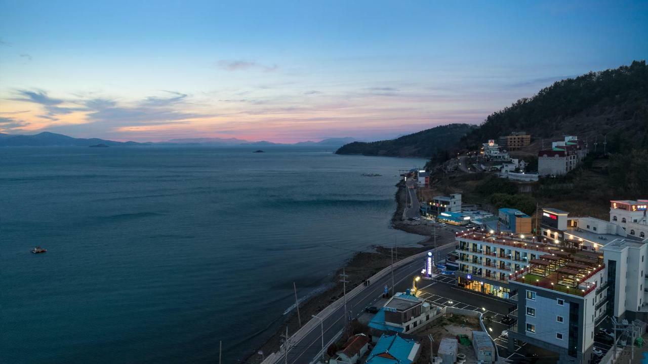 Gold Beach Resort Yeosu Exteriör bild