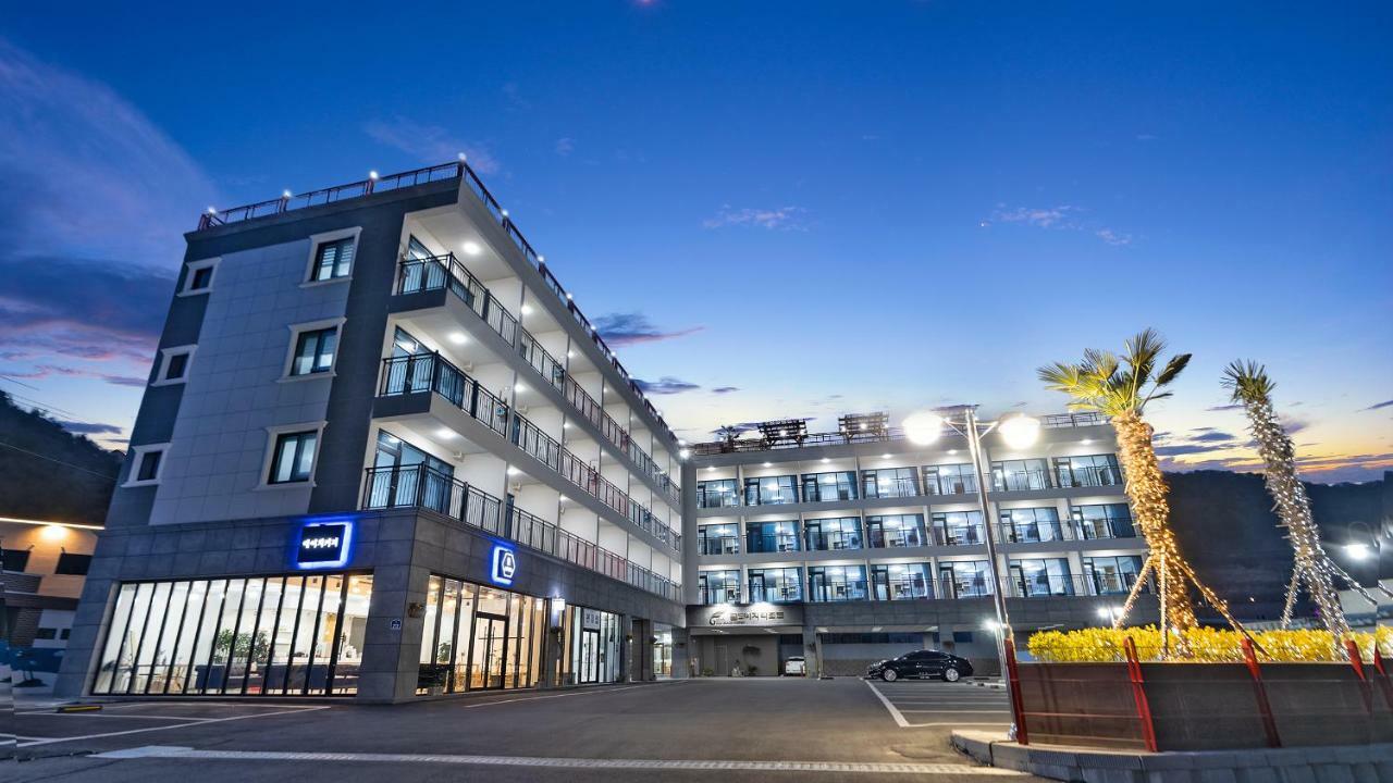 Gold Beach Resort Yeosu Exteriör bild